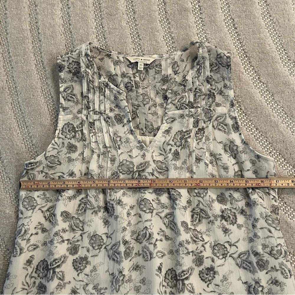 Lucky Brand Floral Boho Black and White Sleeveless V-Neck Blouse - XS - Picture 8 of 8